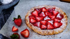 士多啤梨酥皮批