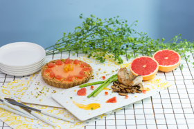 香煎鱸魚配法式西柚牛油汁；清新西柚撻