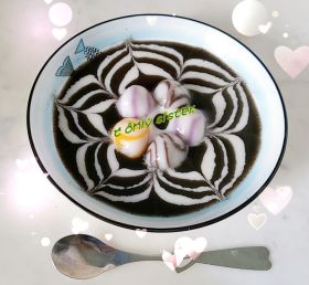 芝麻杏仁糊。。加湯圓。